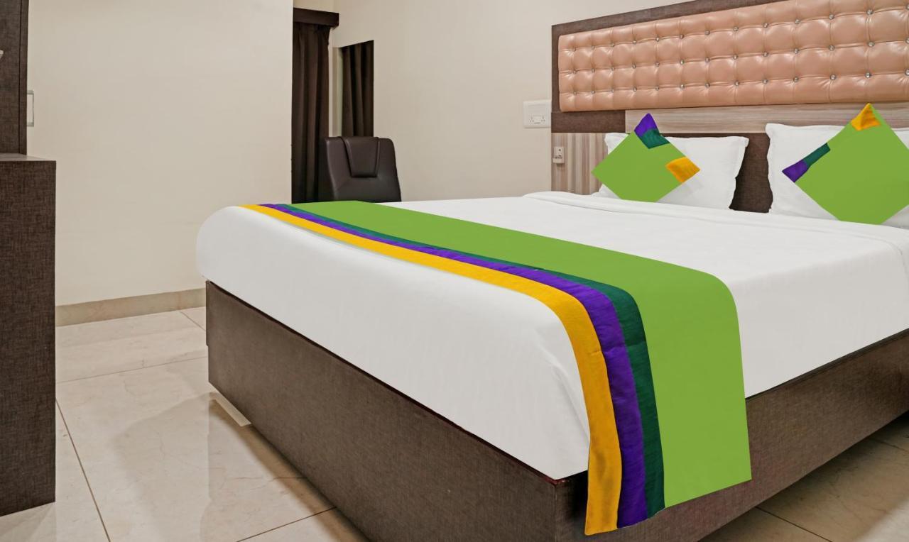 Treebo Trend Jsn Grand Hotel Vijayawāda Exterior foto
