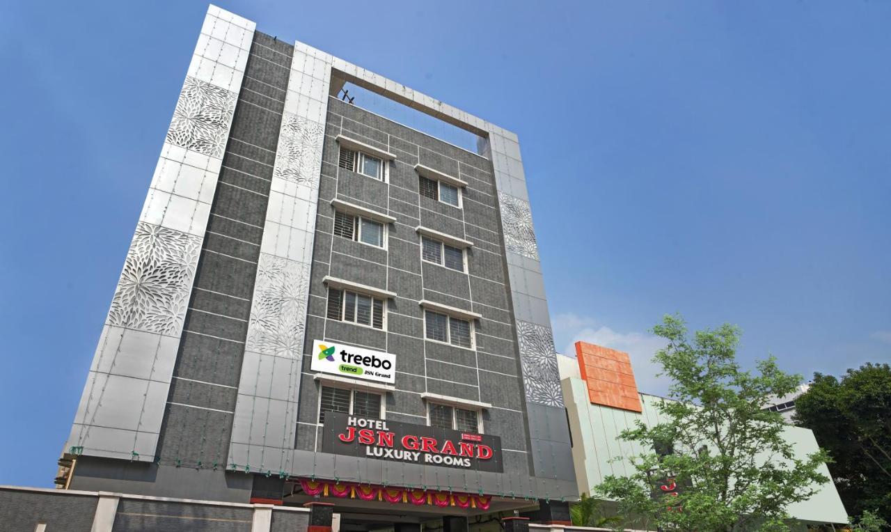 Treebo Trend Jsn Grand Hotel Vijayawāda Exterior foto