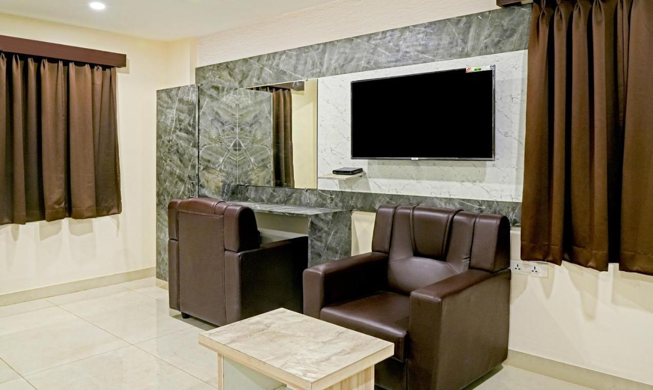 Treebo Trend Jsn Grand Hotel Vijayawāda Exterior foto