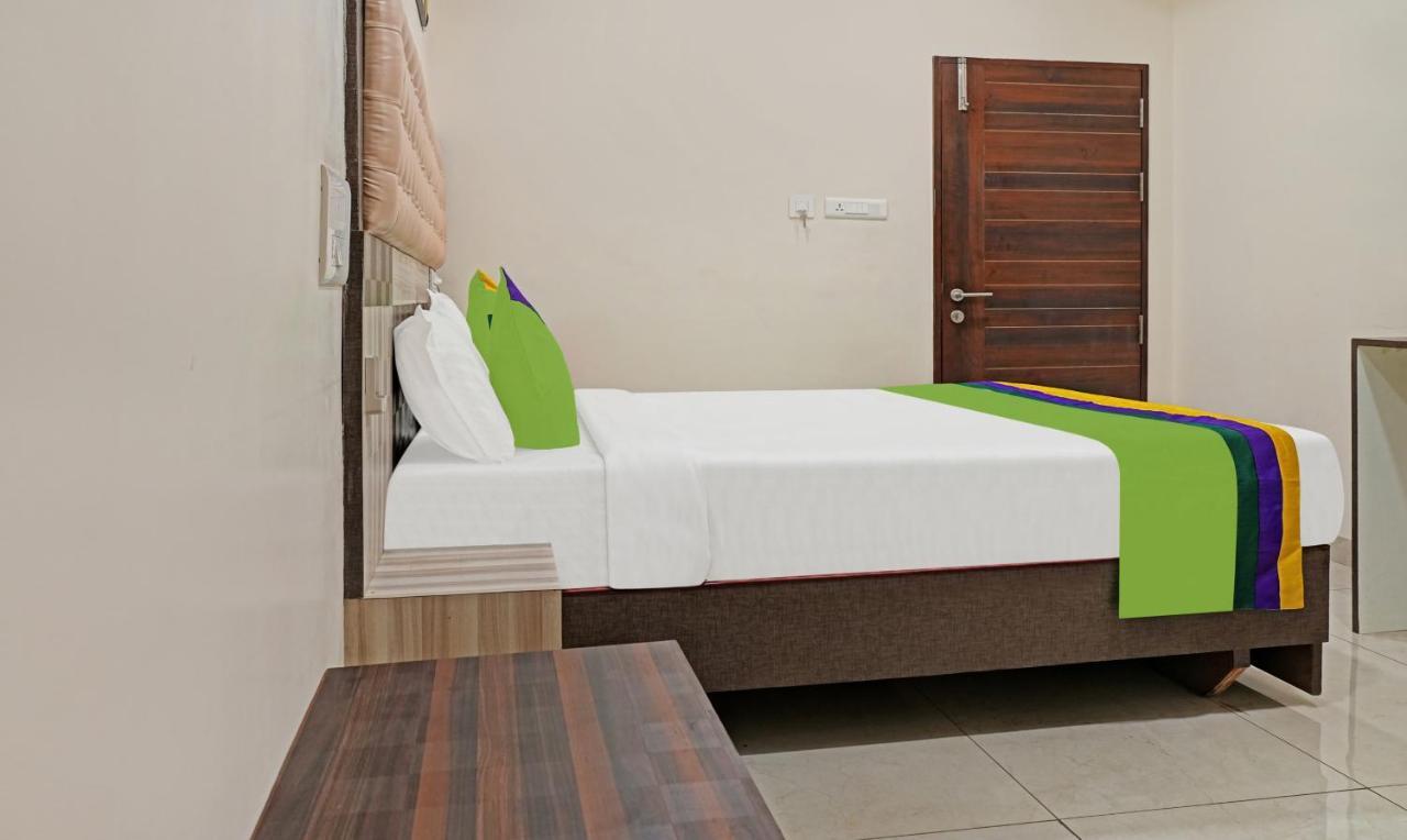 Treebo Trend Jsn Grand Hotel Vijayawāda Exterior foto