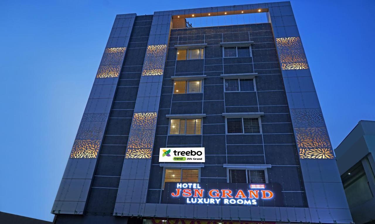 Treebo Trend Jsn Grand Hotel Vijayawāda Exterior foto
